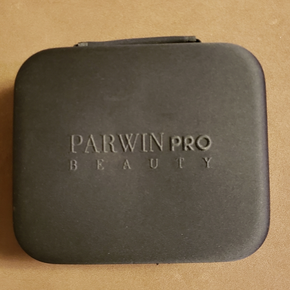 NWOT Parwin Pro Beauty